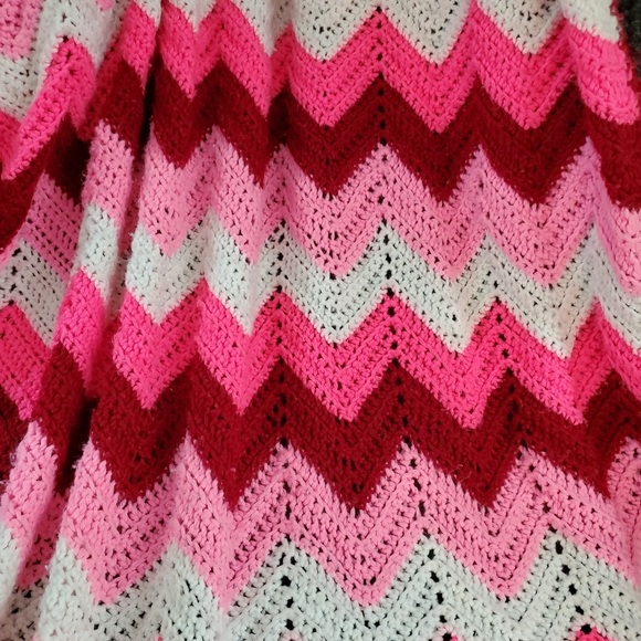 Vintage‎ handmade chevron crochet throw afghan pink maroon where zig zag - Picture 2 of 4